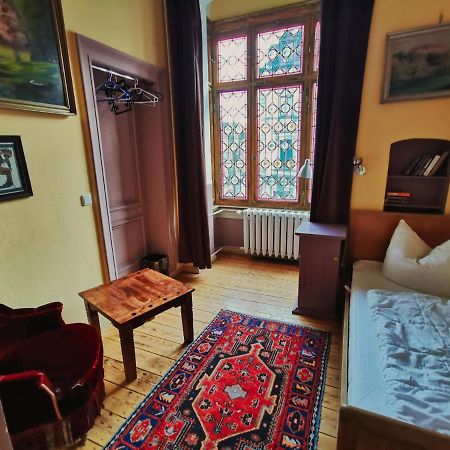 Hummel Hostel - Historische Stadtvilla Mit Garten Ваймар Екстериор снимка