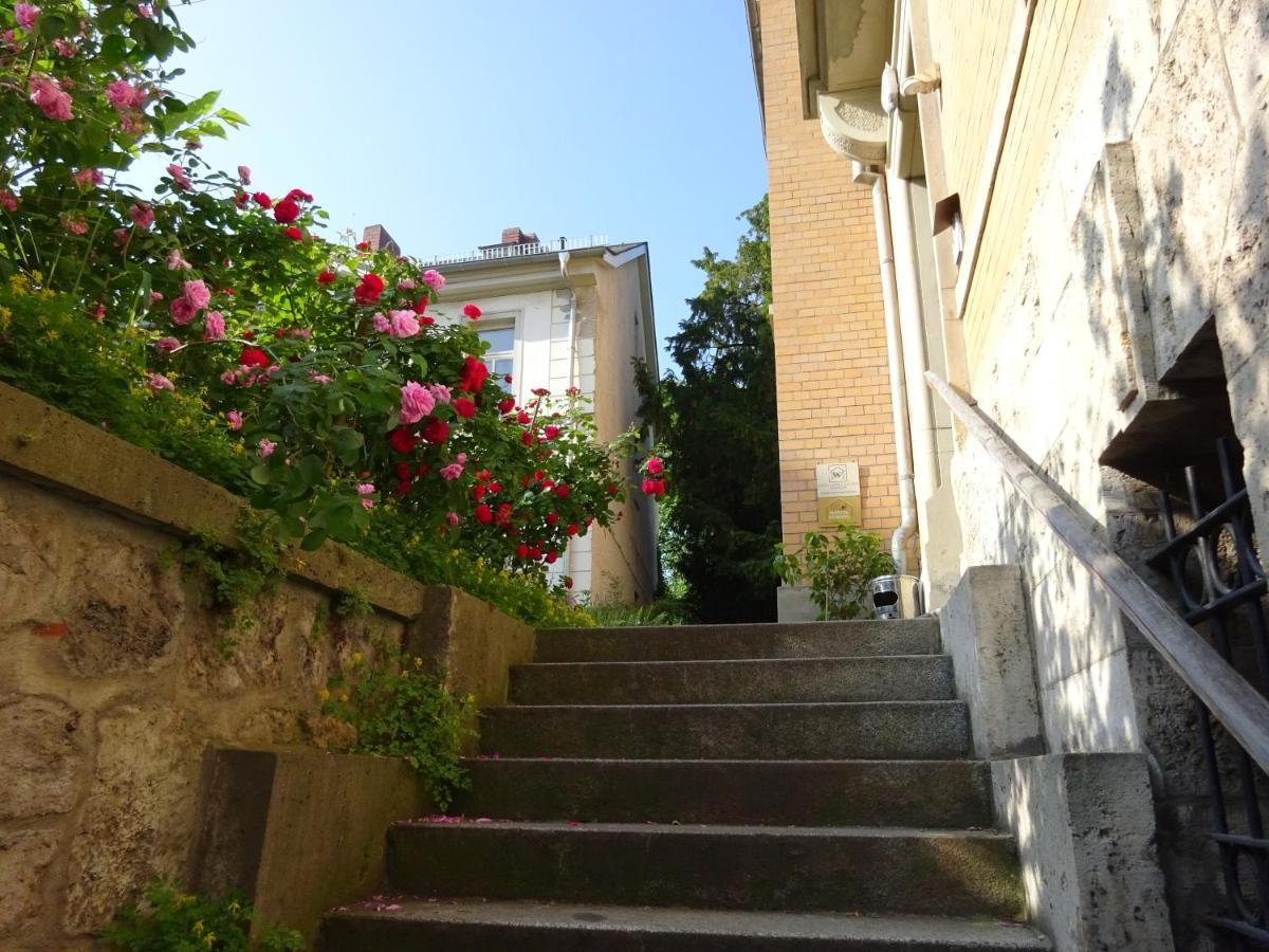 Hummel Hostel - Historische Stadtvilla Mit Garten Ваймар Екстериор снимка