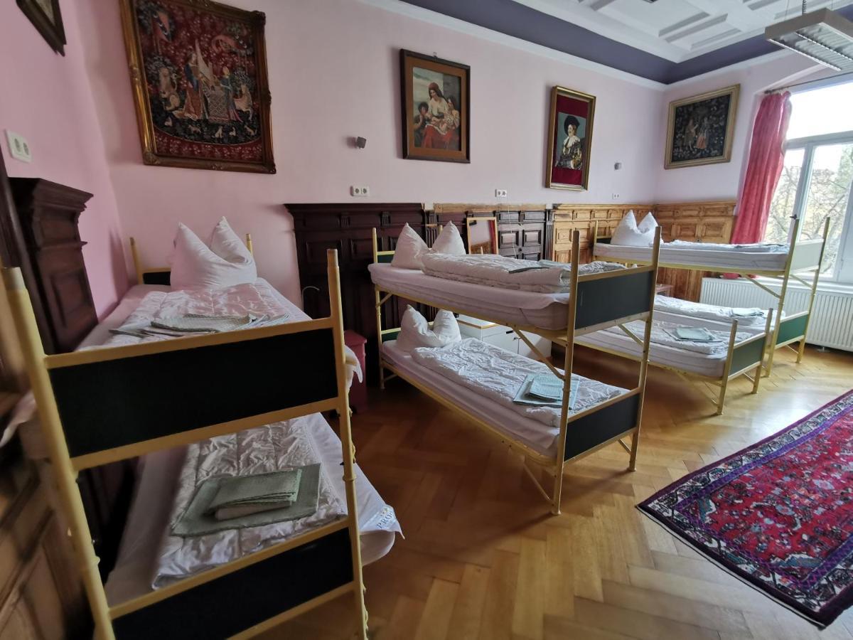Hummel Hostel - Historische Stadtvilla Mit Garten Ваймар Екстериор снимка
