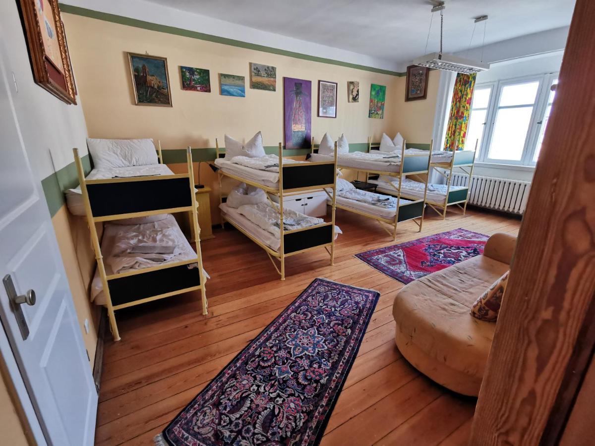 Hummel Hostel - Historische Stadtvilla Mit Garten Ваймар Екстериор снимка