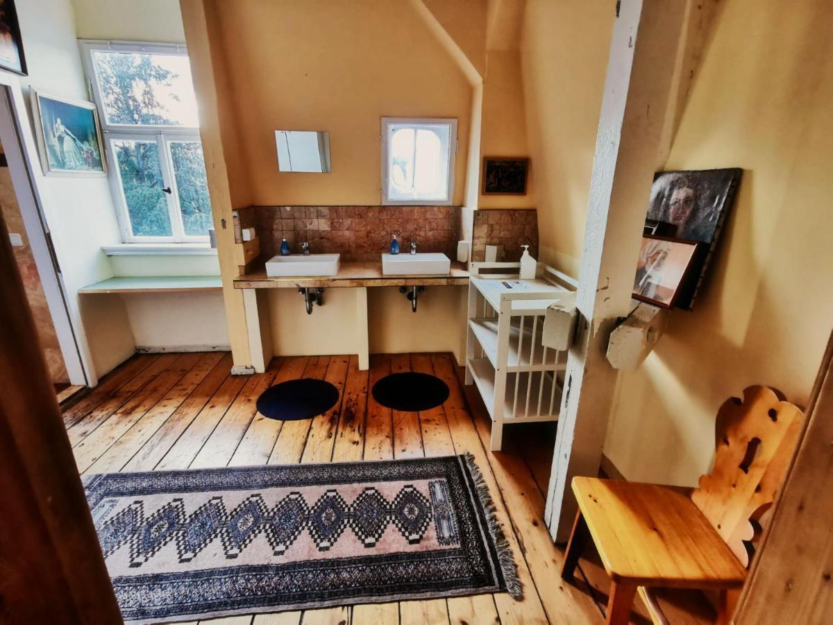 Hummel Hostel - Historische Stadtvilla Mit Garten Ваймар Екстериор снимка