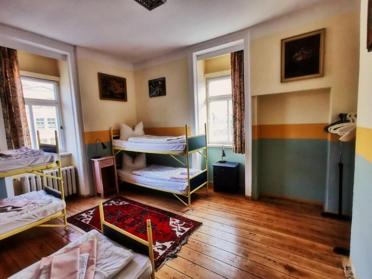 Hummel Hostel - Historische Stadtvilla Mit Garten Ваймар Екстериор снимка