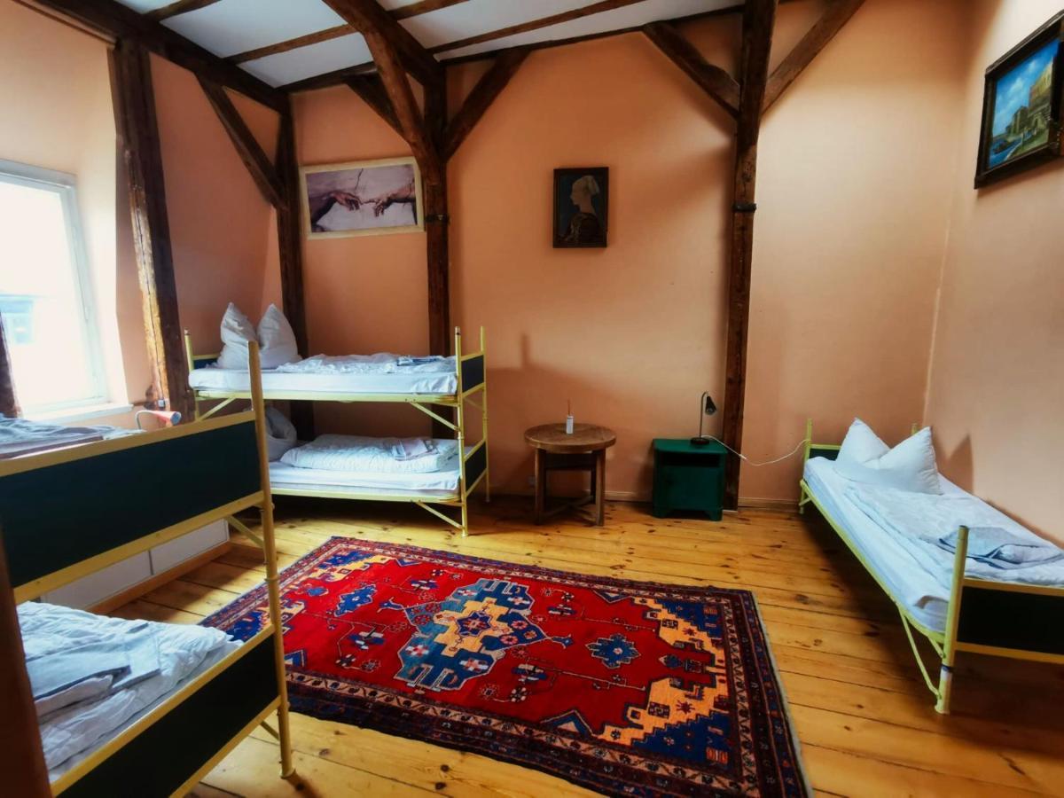 Hummel Hostel - Historische Stadtvilla Mit Garten Ваймар Екстериор снимка
