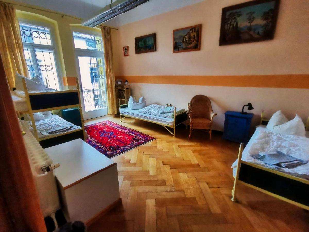 Hummel Hostel - Historische Stadtvilla Mit Garten Ваймар Екстериор снимка