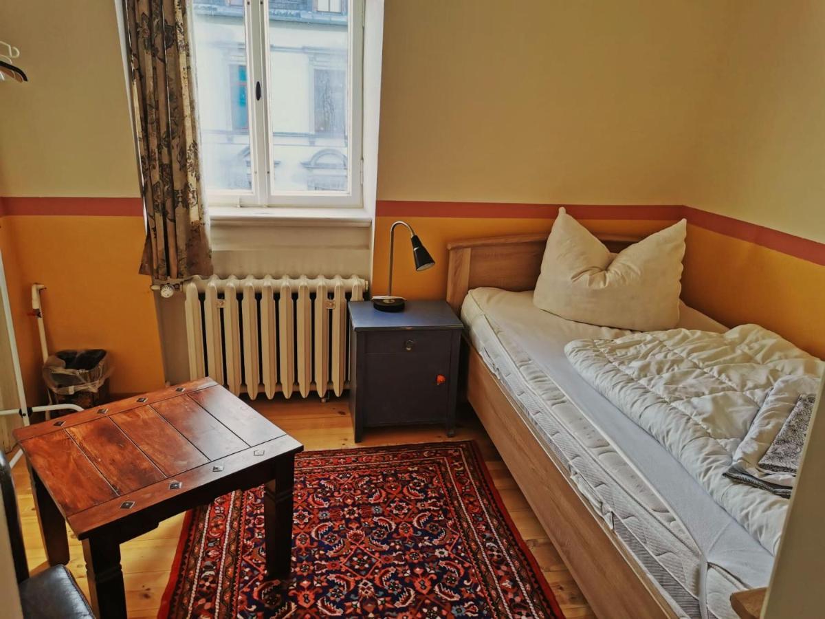 Hummel Hostel - Historische Stadtvilla Mit Garten Ваймар Екстериор снимка
