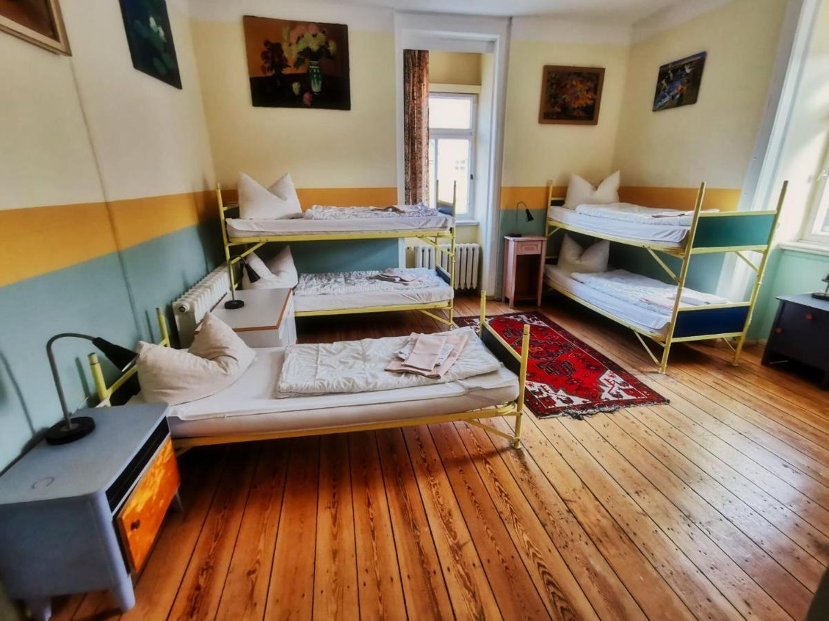 Hummel Hostel - Historische Stadtvilla Mit Garten Ваймар Екстериор снимка