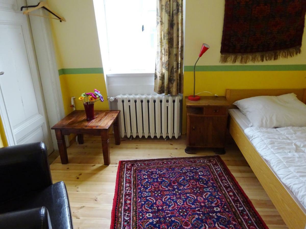 Hummel Hostel - Historische Stadtvilla Mit Garten Ваймар Екстериор снимка