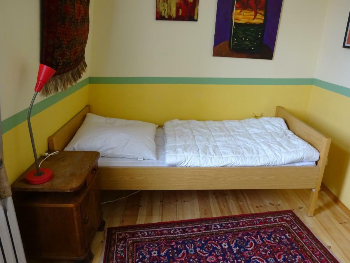 Hummel Hostel - Historische Stadtvilla Mit Garten Ваймар Екстериор снимка