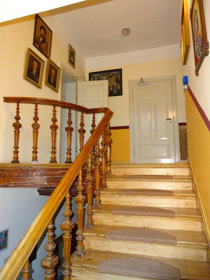 Hummel Hostel - Historische Stadtvilla Mit Garten Ваймар Екстериор снимка