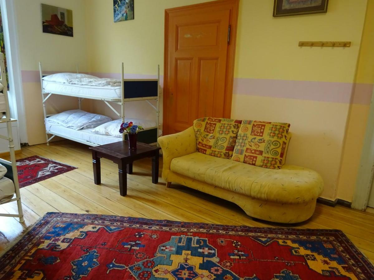 Hummel Hostel - Historische Stadtvilla Mit Garten Ваймар Екстериор снимка