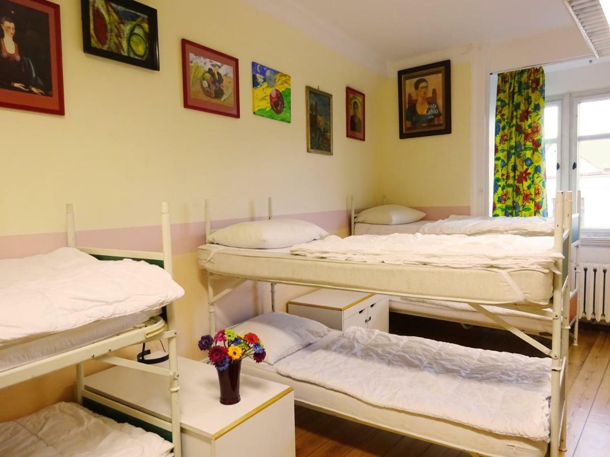 Hummel Hostel - Historische Stadtvilla Mit Garten Ваймар Екстериор снимка