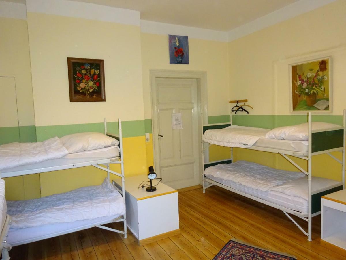 Hummel Hostel - Historische Stadtvilla Mit Garten Ваймар Екстериор снимка