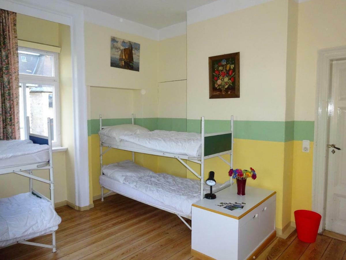 Hummel Hostel - Historische Stadtvilla Mit Garten Ваймар Екстериор снимка