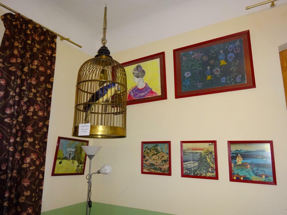 Hummel Hostel - Historische Stadtvilla Mit Garten Ваймар Екстериор снимка