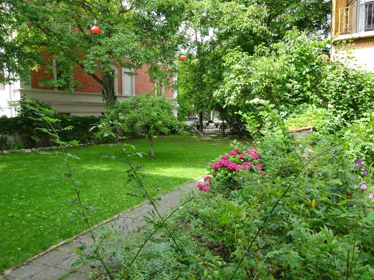 Hummel Hostel - Historische Stadtvilla Mit Garten Ваймар Екстериор снимка